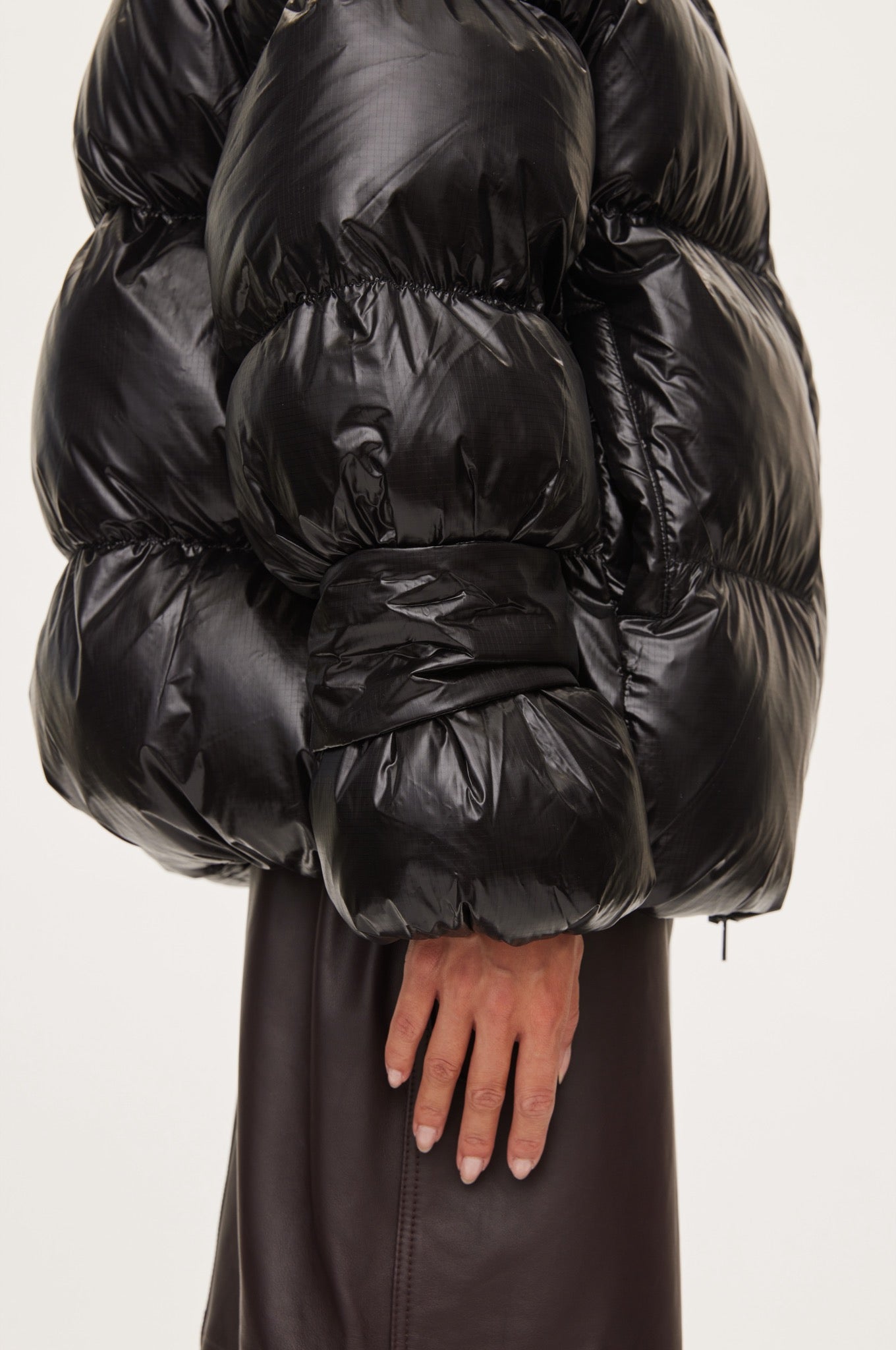 Oval Square Active Hood Jacket COATS 8001 Black