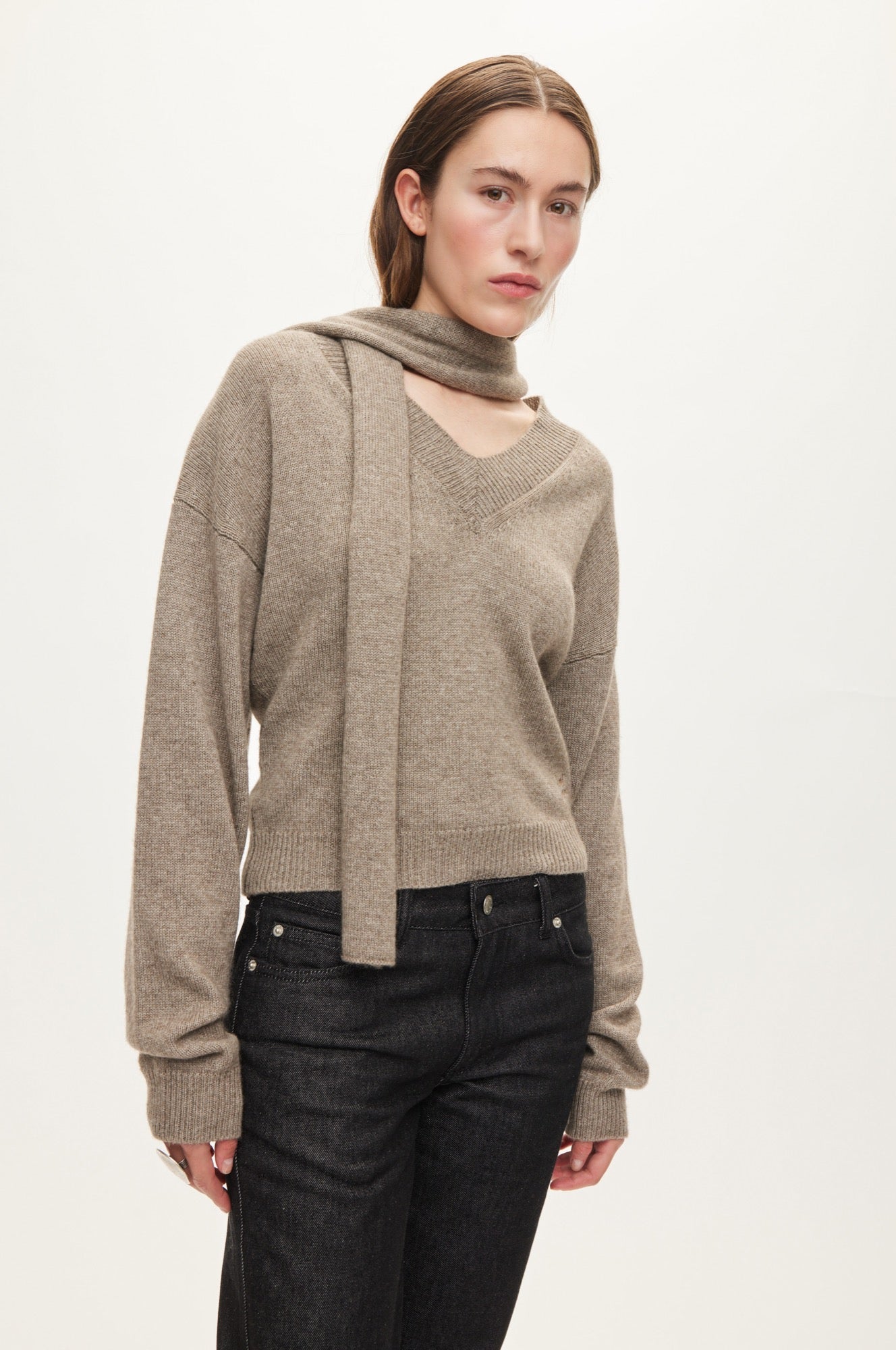 Oval Square Alvin V-neck Jumper KNITS Coca Mocha