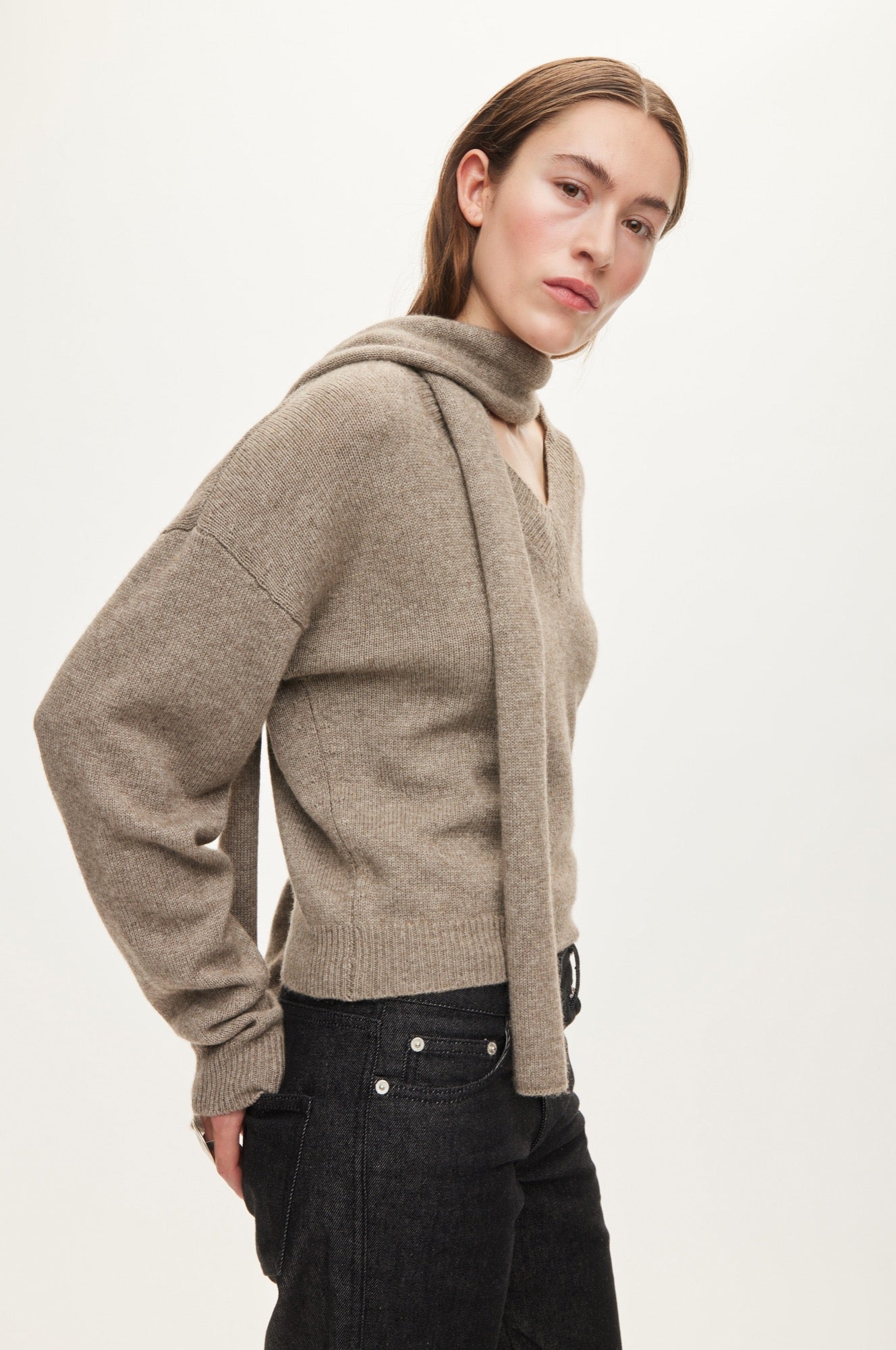 Oval Square Alvin V-neck Jumper KNITS Coca Mocha