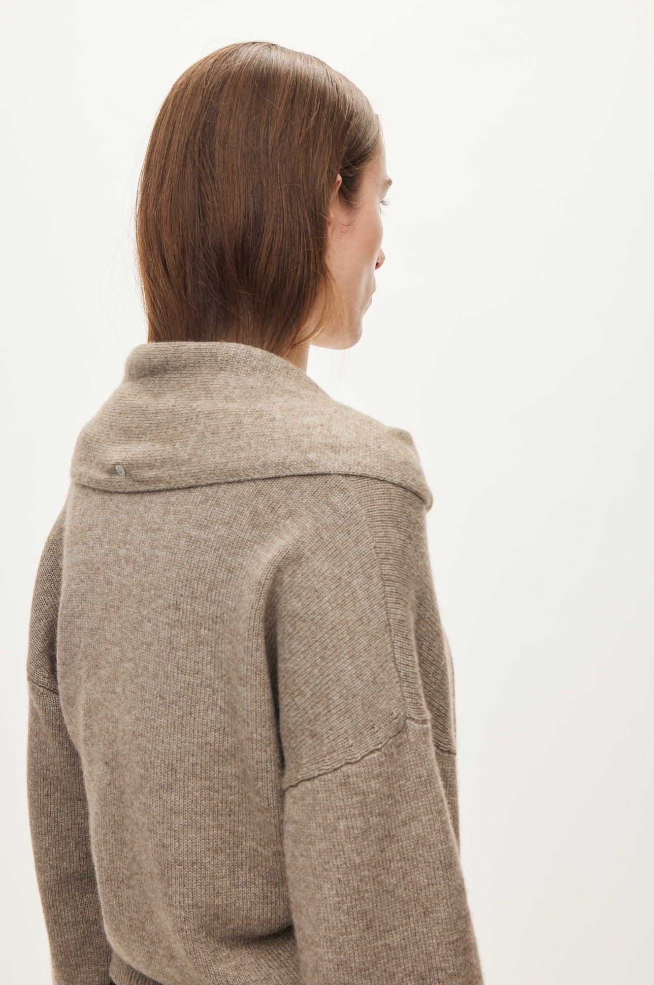 Oval Square Alvin V-neck Jumper KNITS Coca Mocha