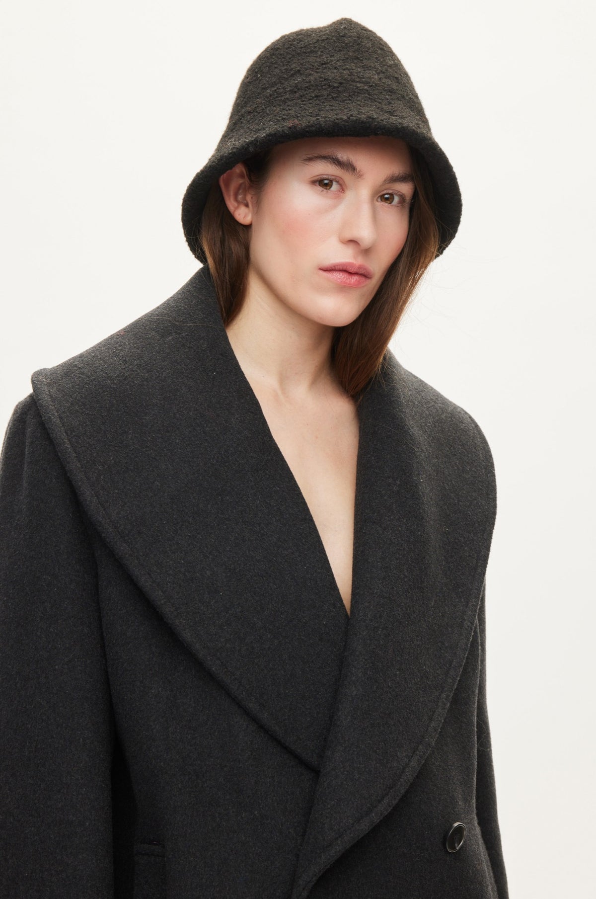 Oval Square Bell Hat ACCESS Black