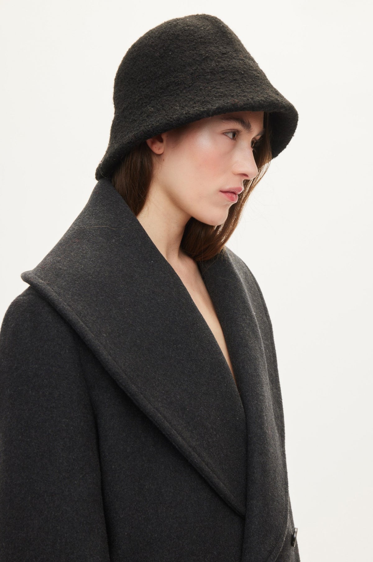 Oval Square Bell Hat ACCESS Black