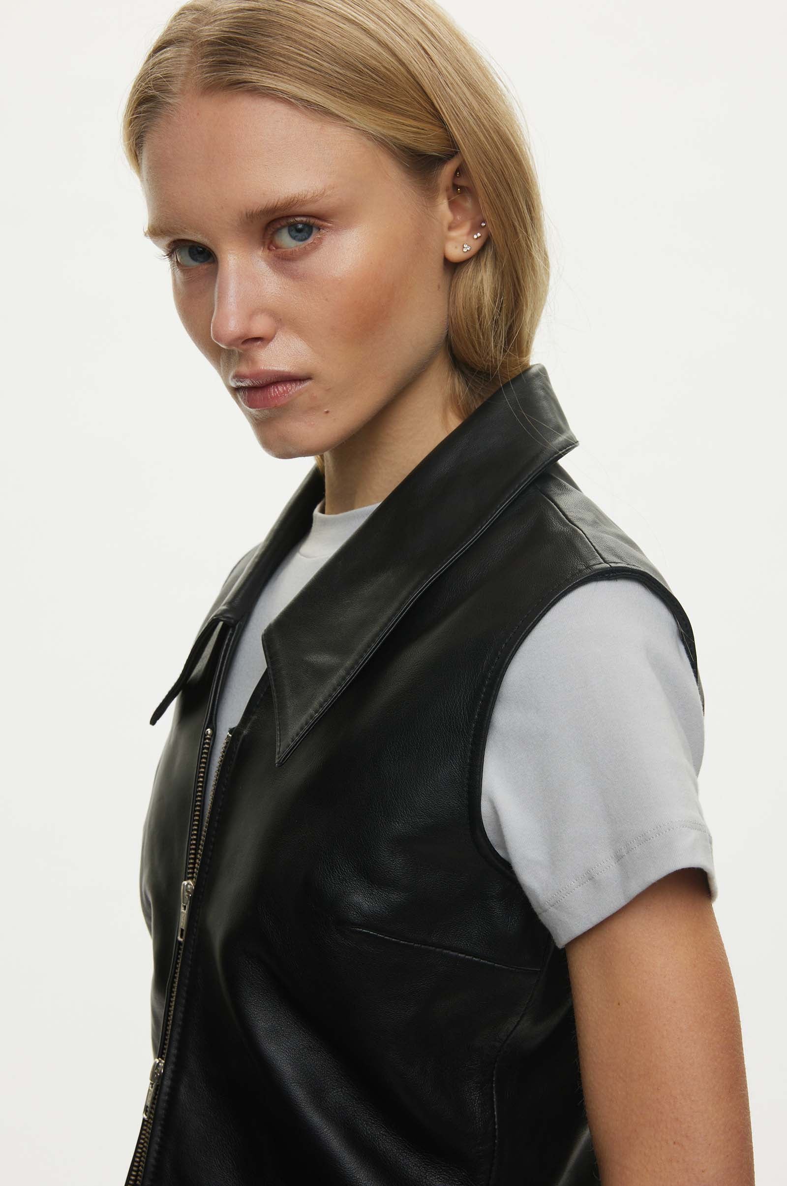 Oval Square Deep Leather Vest TOP 8001 Black