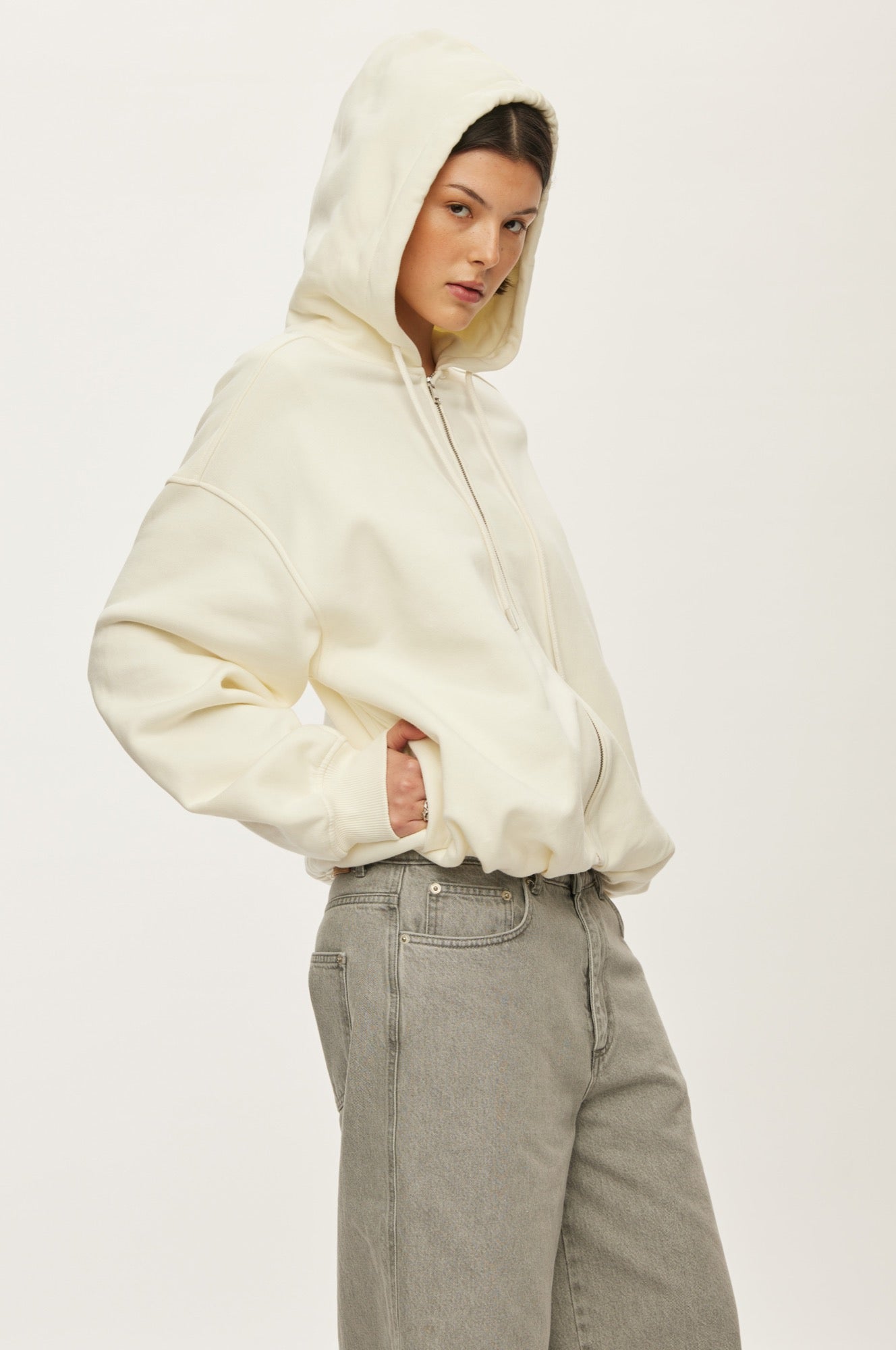 Oval Square First Zip Hoodie SWEATS 1002 Off White