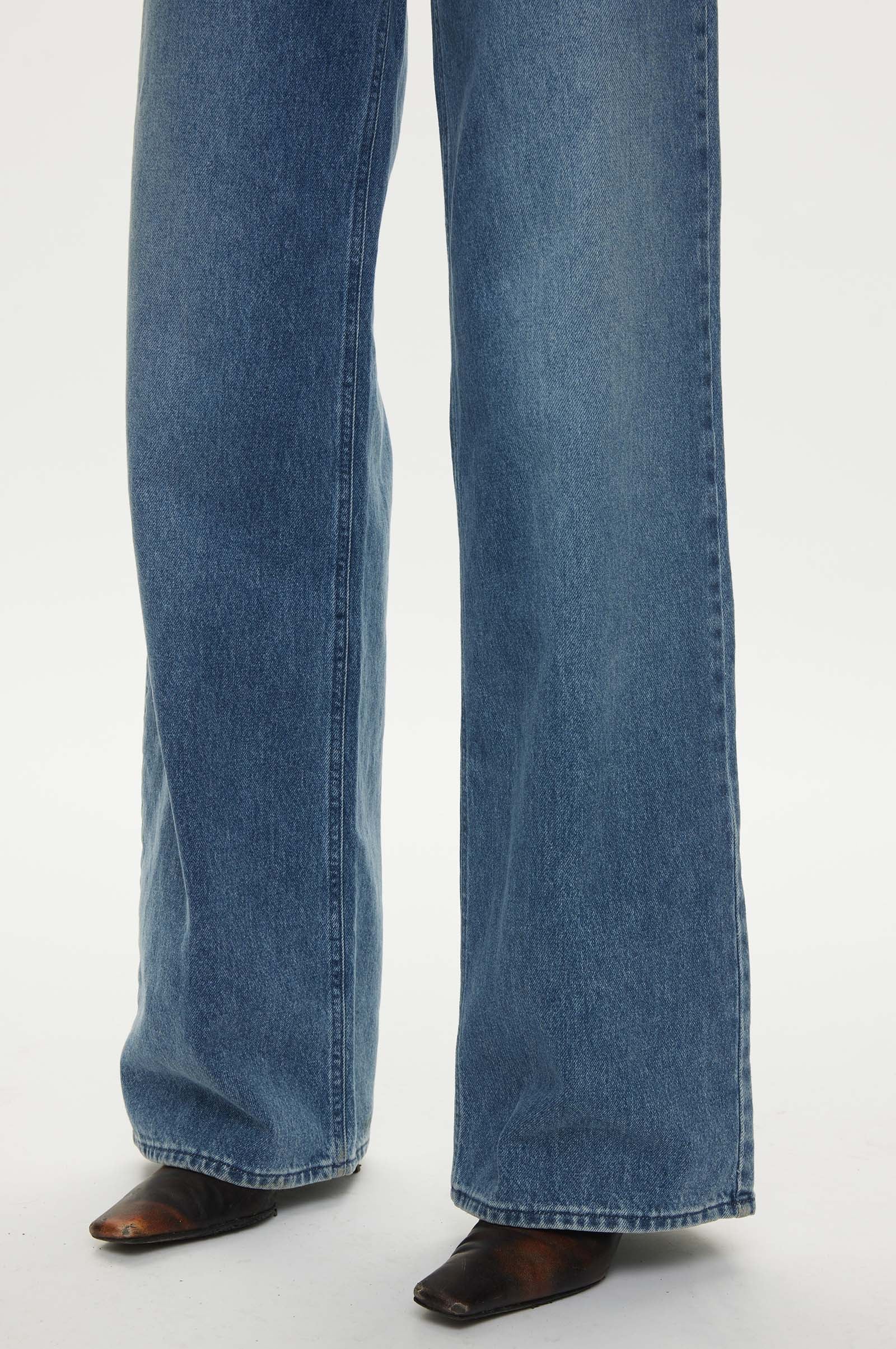Oval Square Lulu Jeans 0105 JEANS 5022 0105 Light Blue Wash