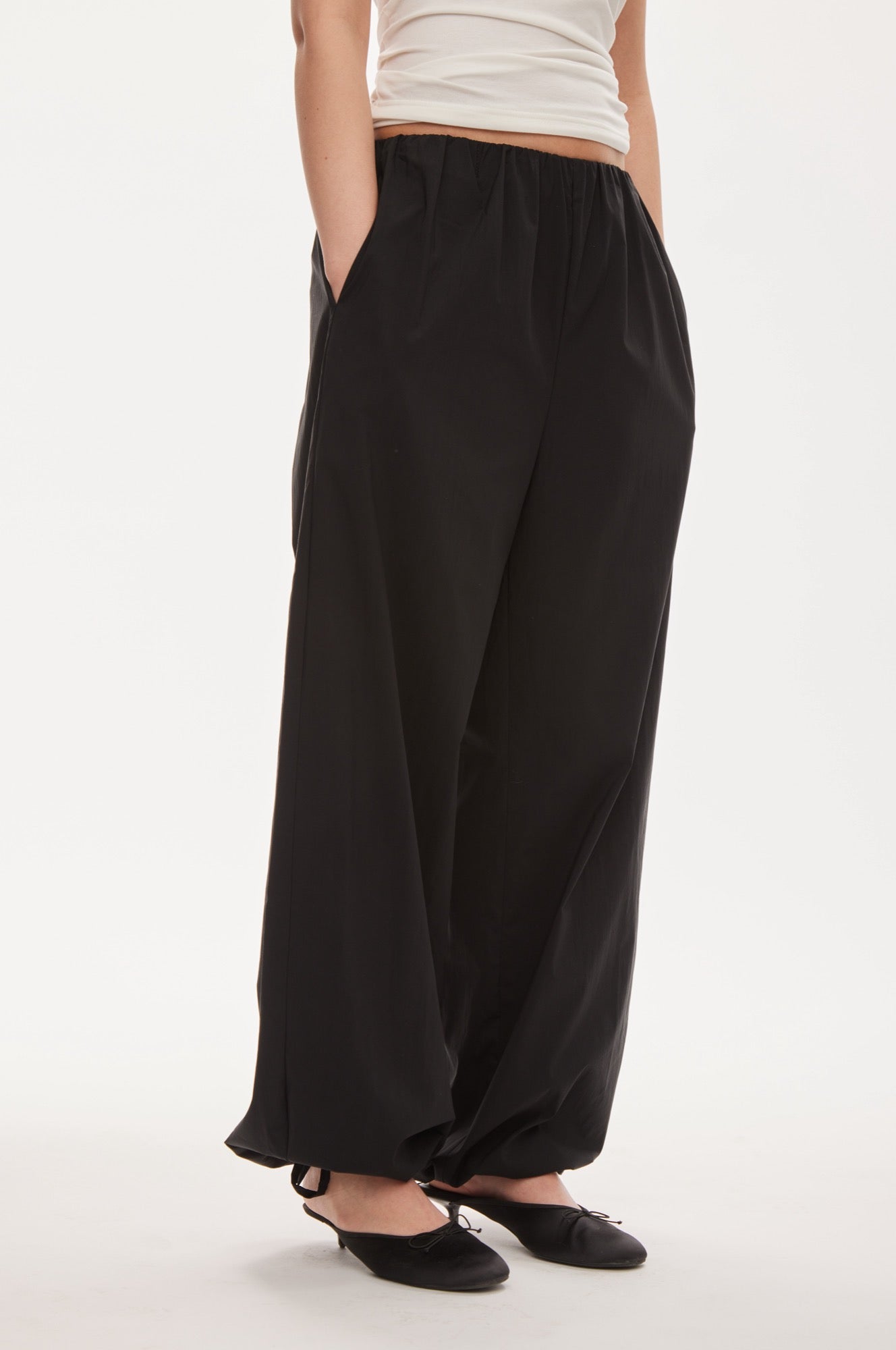 Oval Square Miku trousers TROUSERS Black