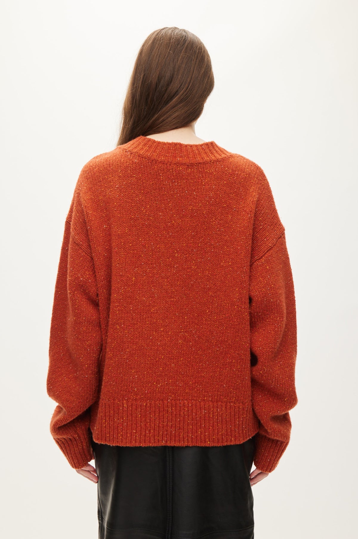 Oval Square Mingus v-neck knit KNITS Rust Red