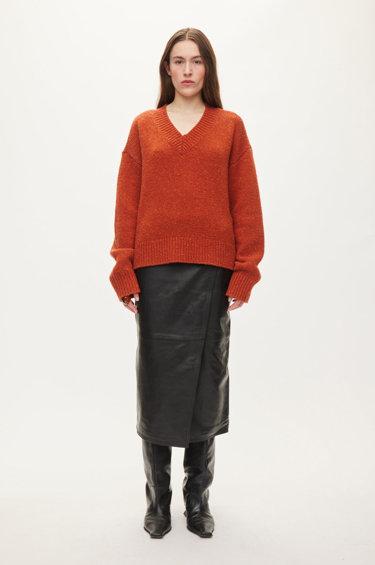 Oval Square Mingus v-neck knit KNITS Rust Red